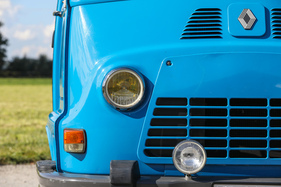 Renault Alouette (1975) – Die rechteckige Blink-Standlicht-Kombination gab es ab 1970. Davor war sie kleiner und rund