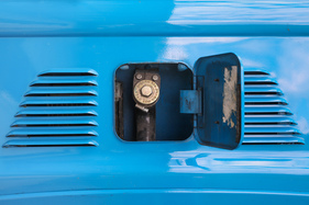 Renault Alouette (1975) – Hinter dem Markenzeichen verbirgt sich der Deckel des verplombten Kühlsystems