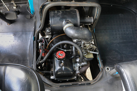 Renault Alouette (1975) – Obwohl der Motor zwischen den Beinen von Fahrer und Beifahrer werkelt, bleibt das Geräuschniveau erträglich