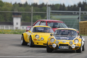 Renault-Alpine A110 (1973) - Vintage Demo Racing hinter den Hallen - Klassikwelt Bodensee 2023