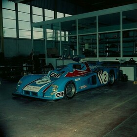 Renault-Alpine A441 (1974) - The engine moved even further to the center of the A441 than in its predecessor