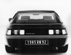 Renault-Alpine V6 GT (1984) - weiterhin mit Heckmotor, der unter der Glashaube ruht
