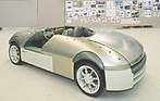 Renault Argos (1994) – Der Prototyp im Showroom des Designzentrums, bereit für seine Reise zum Genfer Salon, präsentiert inmitten des kreativen Umfelds
