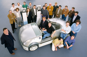 Renault Argos (1994) – Fast das komplette Team versammelt sich zum Gruppenfoto im Renault-Studio in Boulogne-Billancourt, kurz bevor der Argos zu seiner Premiere nach Genf geschickt wird