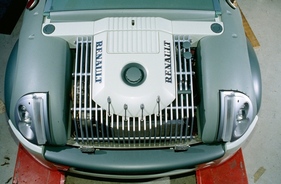 Renault Argos (1994) – Kurz vor der Fertigstellung: Das Gitter über dem Motor ist bereit, ebenso die Zündkabel zum Twingo-Motor – vielleicht?