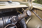 Renault Caravelle 1100 (1964) - im Motorraum wird beim 1100-er-Modell auch aufgetankt
