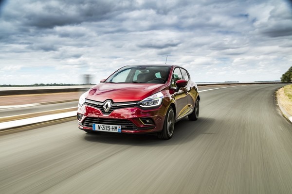 Bild: Renault Clio (2012) - Renault leitete 2012 die neue Designsprache ein, die bis heute bestehen blieb