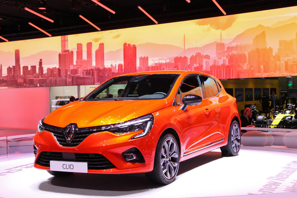 Renault Clio (2019) - noch ziemlich neu und ganz schön orange-farbig - Genfer Automobilsalon 2019