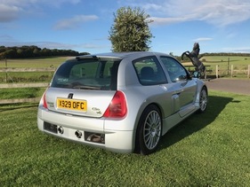 Renault Clio Sports V6 Hatchback (2001) - als Lot 233 an der Bonhams Goodwood Speedweek Versteigerung am 17. Oktober 2020