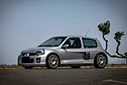 Bild: Renault Clio V6 Phase II (2003) - als Lot 141 angeboten an der Artcurial Le Mans Classic Versteigerung am 2. Juli 2022