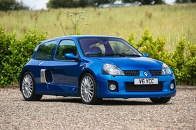 Renault Clio V6 Renault Sport (255) Phase 2 (2003) - als Lot 648 angeboten anlässlich des Iconic Auctioneers "Silverstone Festival Classic Sale" am 25./26. August 2023 (2003)
