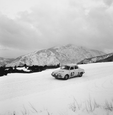 Renault Dauphine 1093 (1966) an der Rallye Monte-Carlo