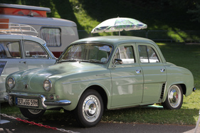 Renault Dauphine (1960) - ganz schön rund und natürlich mit Heckmotor - 40. Oldtimer-Meeting Baden-Baden 2016