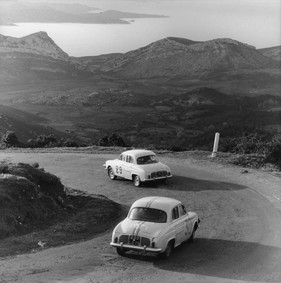 Renault Dauphine (1962) an der Tour de Corse