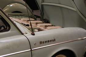 Renault Dauphine Bell Babs (1971) - zum Elektroauto umgebauter Dauphine - Batterien vorne (Rétromobile 2012)