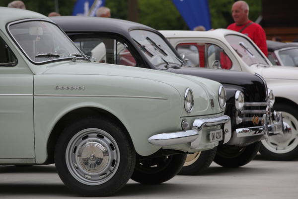 Renault Dauphine Gordini - und Renault 4 CV mit ähnlicher Konzeption (Dolder Classics Mai 2018)