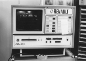 Renault-Diagnose-Tester mit Bildschirm-Dialog und Text- und Messwertdrucker - Genfer Automobilsalon 1979