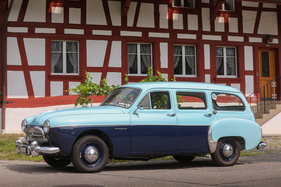 Renault Domaine (1957) – aufgehübscht mit Zweifarbenlackierung und dem Chromschmuck des Manoir (1957)