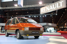 Renault Espace (1983) - Vorserienmodell des 1984 in den Verkauf gegangenen Renault Espace - Rétromobile Paris 2014