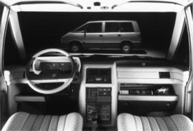 Renault Espace (1984) - 2000 TSE Armaturenbrett und 2000 GTS im Profil