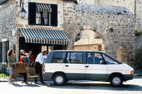 Renault Espace 2000 GTS (1984) - genug Platz für ein paar Möbel hat es immer