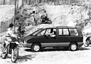 Renault Espace 2000 TSE (1984) - ein solches Motorrad würde fast in den Kofferraum passen