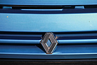 Renault Espace 2200 TXE (1990) - Renault-Zeichen auf dem Bug