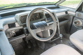 Renault Espace 2200 TXE (1990) - das Lenkrad besteht aus Kunststoff