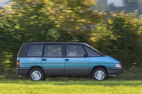 Renault Espace 2200 TXE (1990) - nur knapp über 4,2 Meter lang
