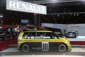 Renault Espace F1 (1994) - mit Formel-1-Technik, erstmals gezeigt auf dem Pariser Autosalon im Jahr 1994 - Rétromobile Paris 2014