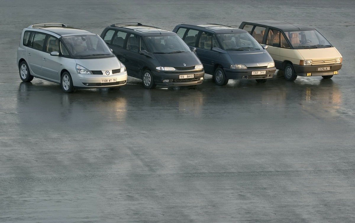 Renault Espace I (1984) - von rechts nach links vier Generationen Espace bis 2002