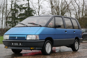 Renault Espace Turbo DX (1989) - die Facelift-Version erkennt man am Kühlergrill