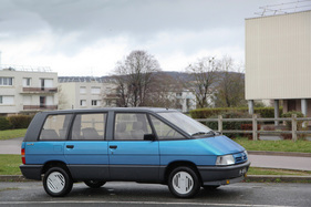 Renault Espace Turbo DX (1989) - fast der ganze Innenraum gehört den Passagieren und dem Gepäck