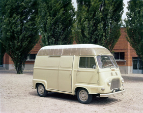Renault Estafette Fourgon surélvé (1960) – Kastenwagen mit lichtdurchlässigem Hochdach aus GFK