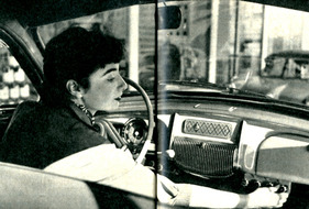 Renault Frégate Amiral (1955) - Geschmackvoll und nicht überladen wirkt das zweifarbige Armaturenbrett (1955)