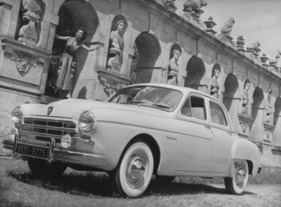 Renault Frégate Amiral (1954) – serienmässig mit Nebelscheinwerfern und Weisswandreifen (1954)