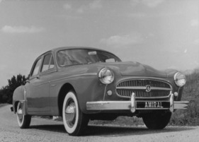 Renault Frégate Amiral (1955) – mit dem neuen, ovalen Kühlergrill (1955)