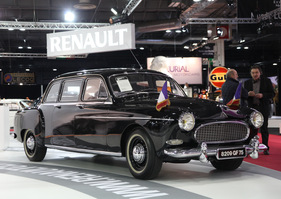 Renault Frégate Limousine (1957) - staatsmännisch aufgemacht (Rétromobile 2013)