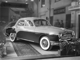 Renault Frégate Saprar (1955) - Sondermodell mit zweifarbiger Lackierung und Drahtspeichenrädern, Genfer Automobilsalon 1955