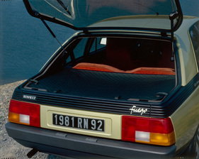 Renault Fuego (1980) - Blick in den Kofferraum der Luxusversion GTX