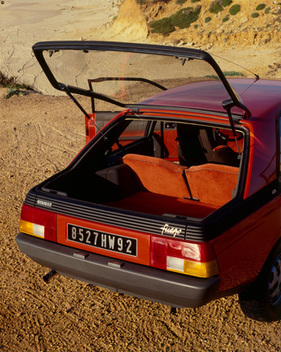 Renault Fuego (1980) - Blick in den Kofferraum der Version GTS