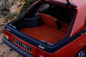 Renault Fuego (1980) - einzeln umklappbare Sitze beim GTS