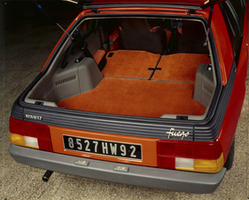 Renault Fuego (1980) - umgelegte Rücksitze beim GTS
