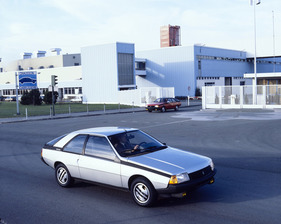 Renault Fuego (1980) - vor der Fabrik in Maubeuge
