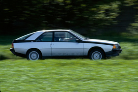 Renault Fuego (1983) - Turbo-Version in schneller Fahrt