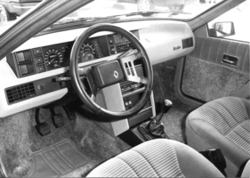 Renault Fuego Turbo - 132 PS leistet das schnelle Coupé in der Schweiz, 20 PS weniger wegen der CH-Abgas- und Lärmnormen - am Genfer Automobilsalon 1984