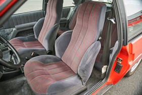Renault Fuego Turbo (1984) - Sitze mit dicken Seitenwangen