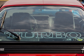 Renault Fuego Turbo (1984) - grosser Turbokleber auf der Heckscheibe