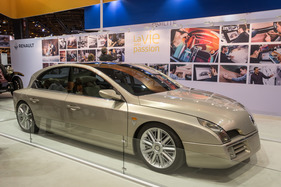 Renault Initiale (1995) - Konzeptfahrzeug mit Zehnzylindermotor auf dem Renault-Stand - Rétromobile Paris 2017