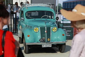 Renault Juvaquattre (1957) - passt bestens in die Landschaft - Dolder Classics September 2020